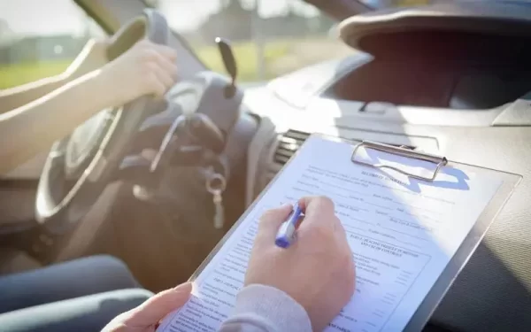 خطوات وشروط الحصول على رخصة القيادة في الإمارات العربية المتحدة