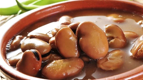 طريقة عمل الفول المدمس.. كيف يكون الفول المدمس لونه فاتح؟