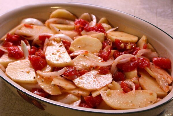 طريقة عمل صينية البطاطس 2023 بالخطوات.. صينية بطاطس قرديحي