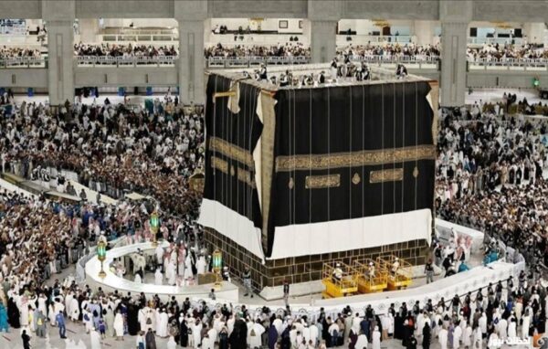 متى يتم تبديل كسوة الكعبة المشرفة؟