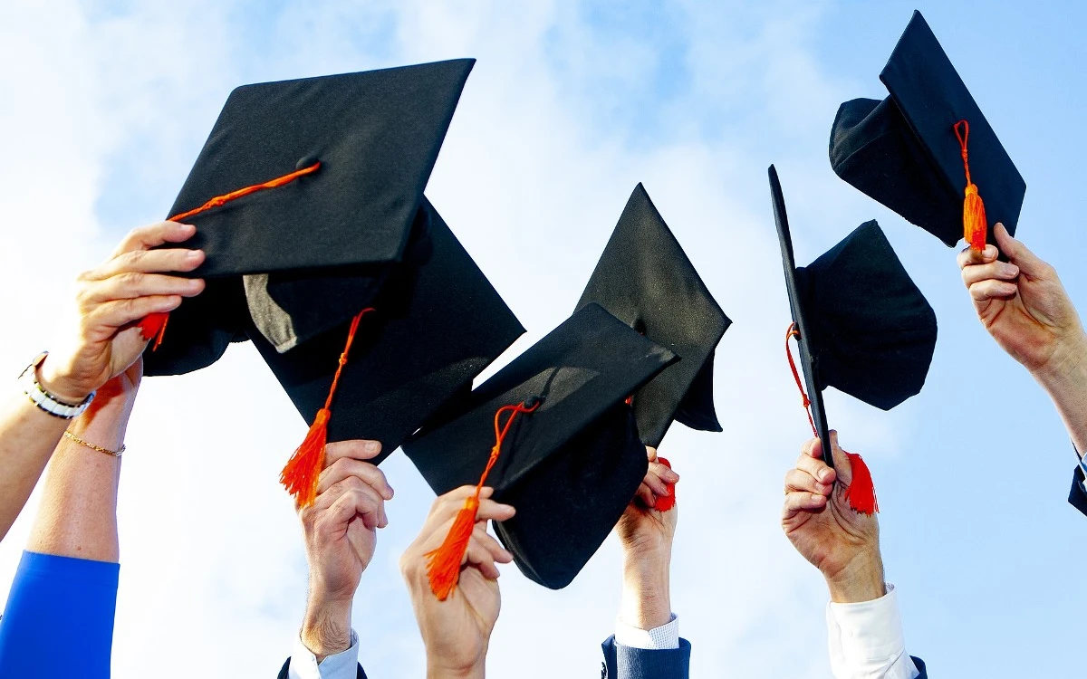 عبارات الف مبروك التخرج ومنها للاعلى ان شاء الله عبارات الف مبروك التخرج ومنها للاعلى ان شاء الله