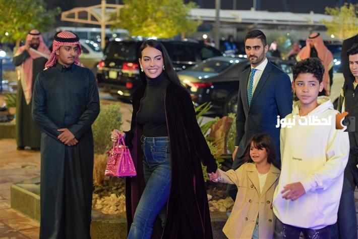 جورجينا ترتدي العباءة