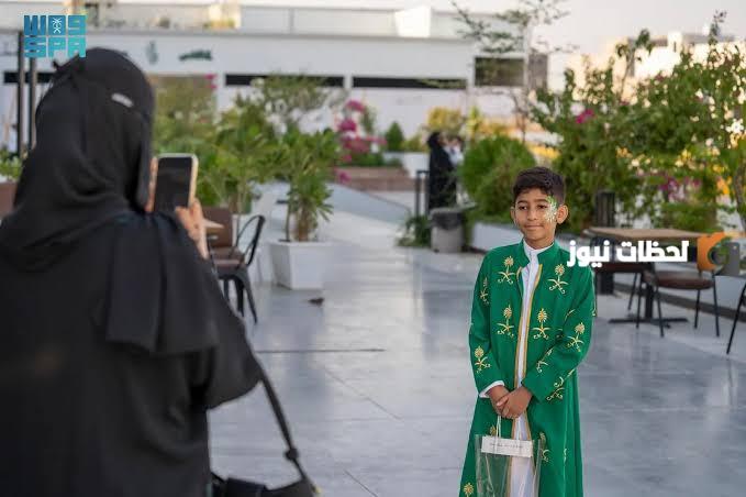 فرحة ووفاء! سكان عسير يعبرون عن حبهم للوطن في اليوم الوطني الـ 93 بملء الشوارع والساحات