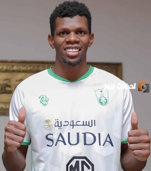 قرار مفاجئ.. استبعاد نجم الأهلي بسبب انتقاله للهلال