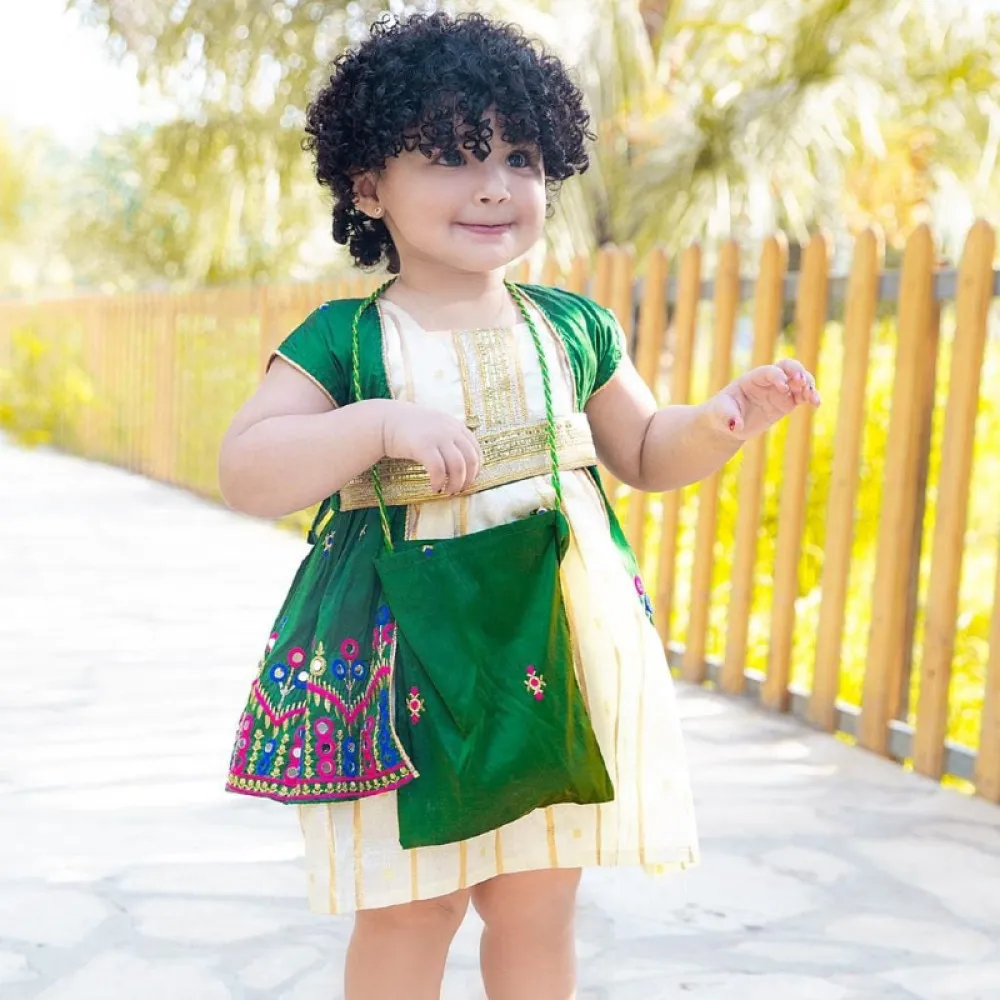 الزي السعودي للاطفال بنات واولا