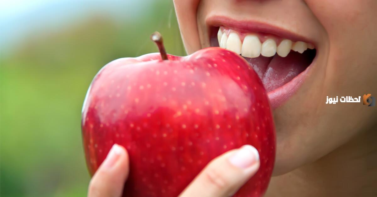 فوائد أكل التفاح على الريق