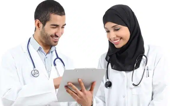 كم راتب الدكتوره في السعوديه