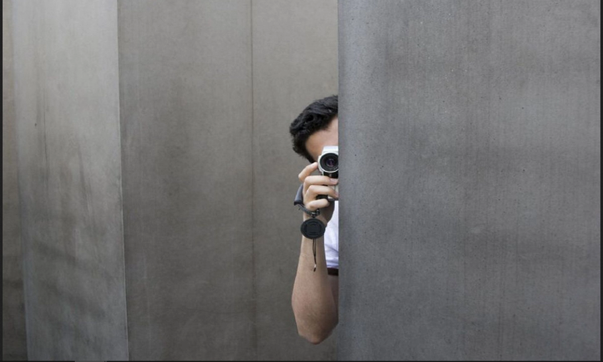 ما هي عقوبة تصوير الشخص دون رضاه في السعودية