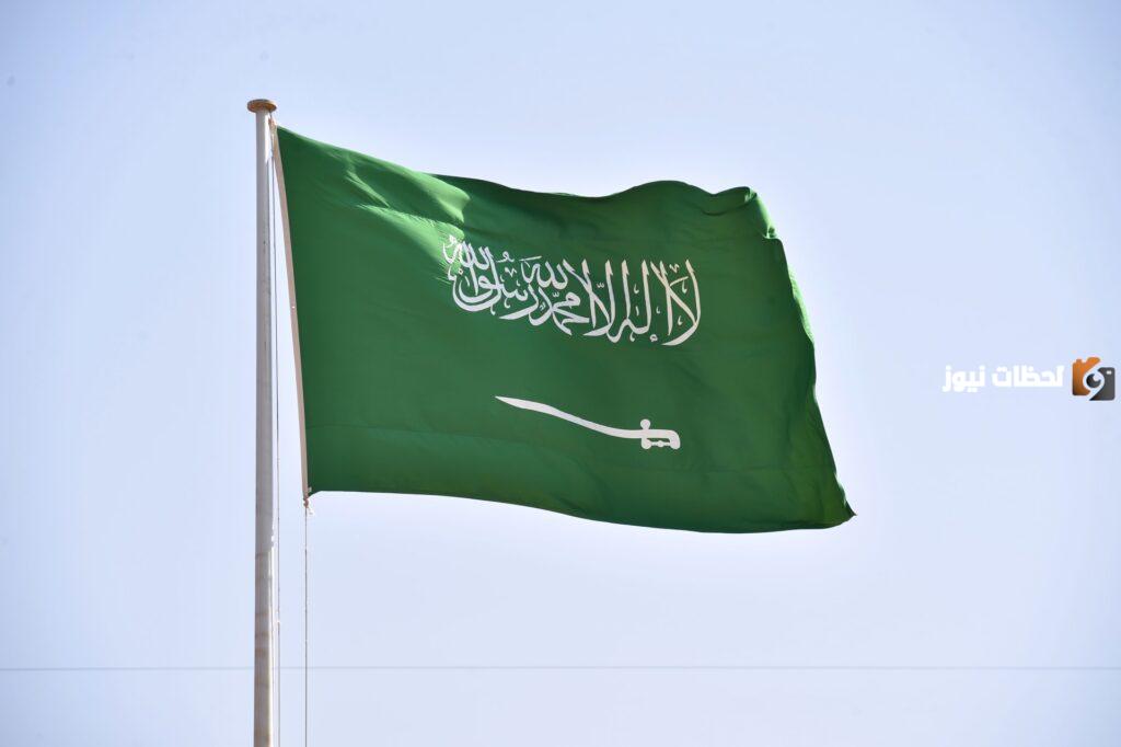 من الذي امر بإضافة سيف للعلم السعودي