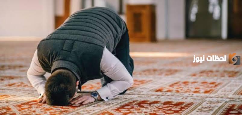 هل يجوز الصلاة بالحذاء دون المسح عليه