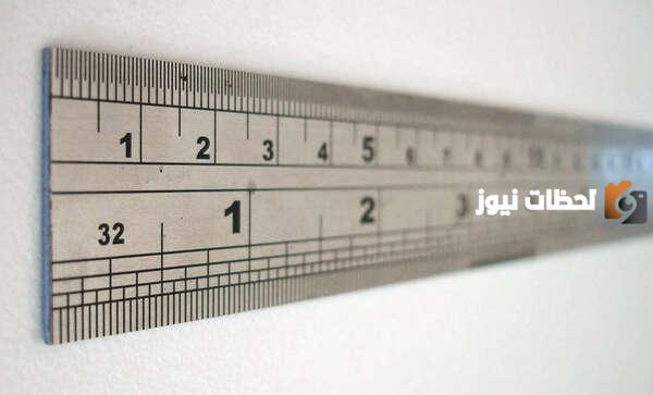 مسطرة مدرجة إلى وحدات كل منها