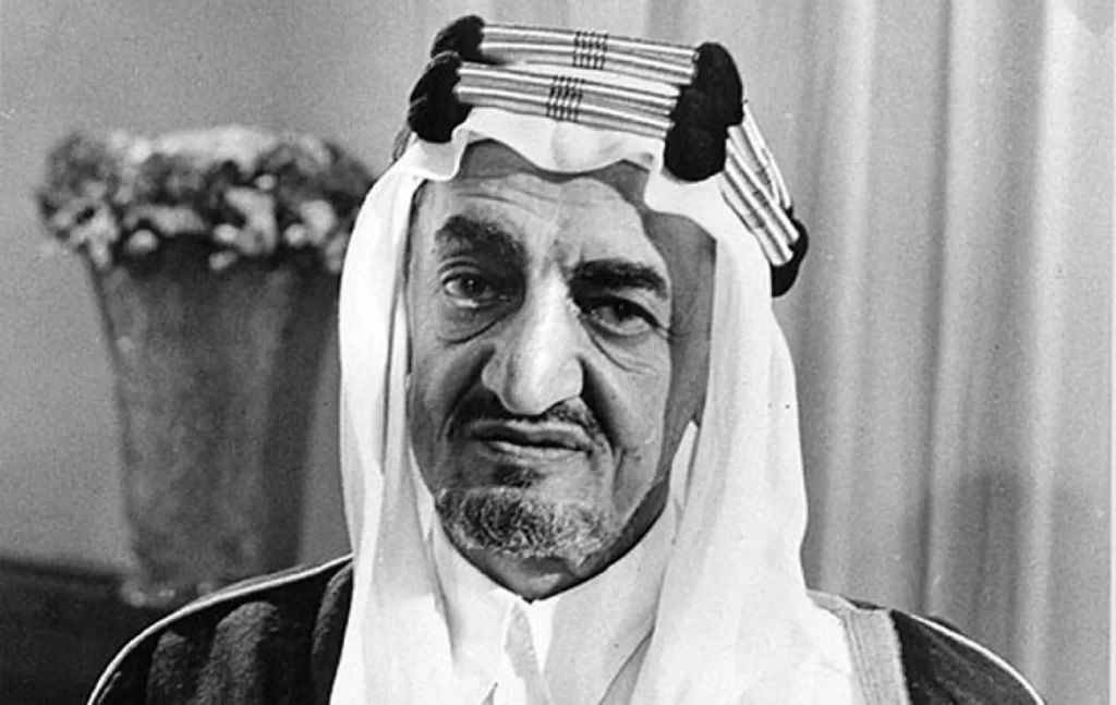 الملك فيصل تبرع كم دولار للجيش المصري