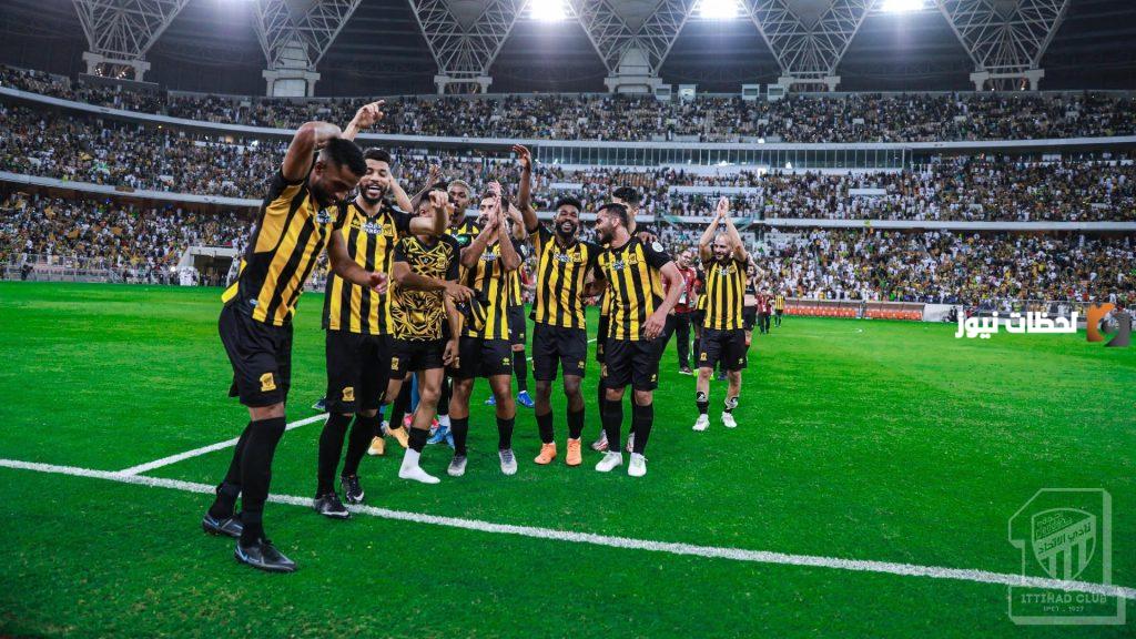 بالنظر إلى أجانب الاتحاد ثلاثي