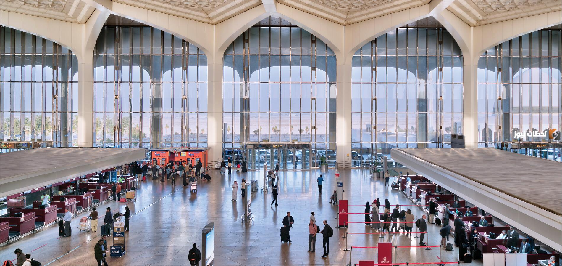 كم مساحة مطار الملك فهد وهل هو أكبر من البحرين؟