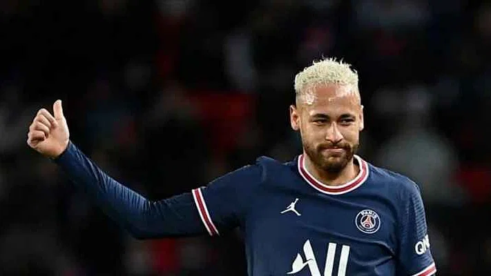 كم يبلغ من العمر اللاعب البرازيلي نيمار