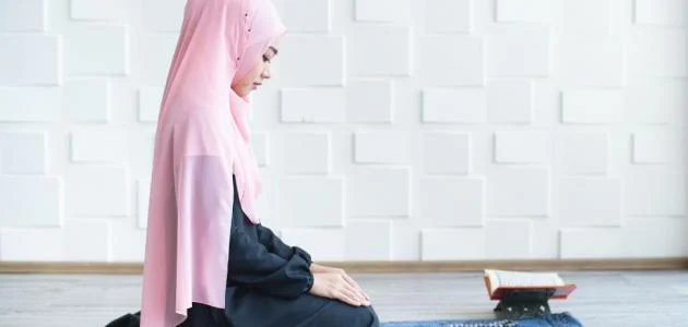 كيفية صلاة العشاء للنساء في المنزل جماعة
