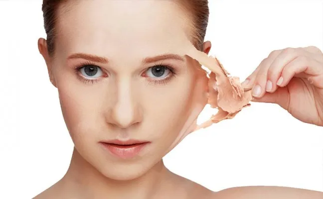 متى يغسل الوجه بعد التقشير البارد؟