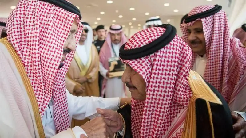 هل الشاعر خلف بن هذال على قيد الحياة