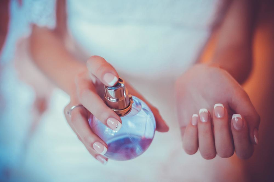 هل شم العطر يفطر