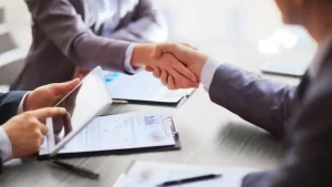 هل يستطيع العامل اخذ قرض