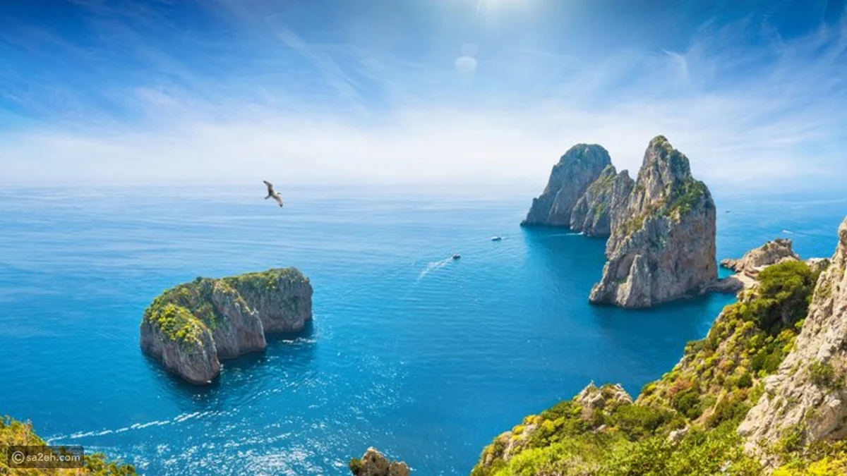 أين تقع جزيرة كابري الإيطالية