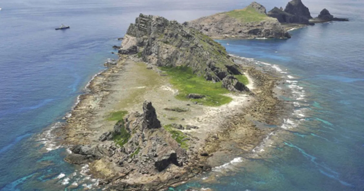 بم تتميز جزيرة في بحر الصين