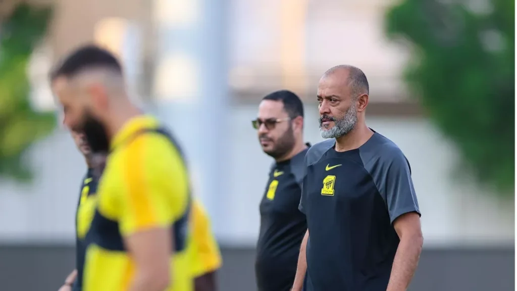 ثلاثي عملاق ينقذ الاتحاد السعودي بعد إقالة سانتو!