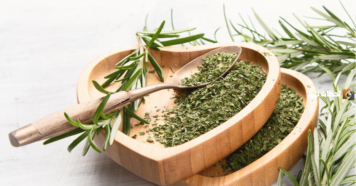 علاج غزارة دم الحيض منزليًا بالأعشاب