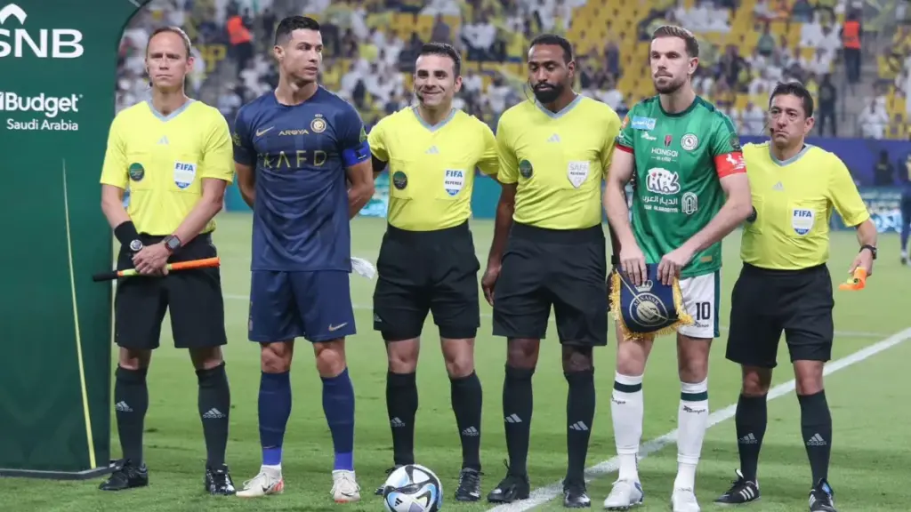 قرار حاسم من لجنة الحكام بسبب أحداث مباراة الاتفاق والنصر