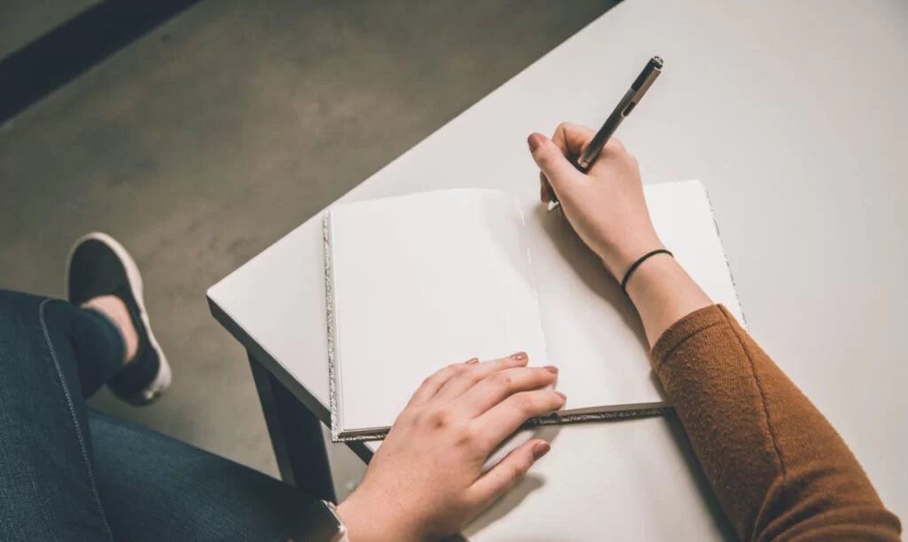كيفية كتابة السيناريو والحوار باحترافية في خطوات بسيطة