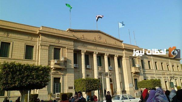 ما هي تخصصات كلية تجارة جامعة القاهرة