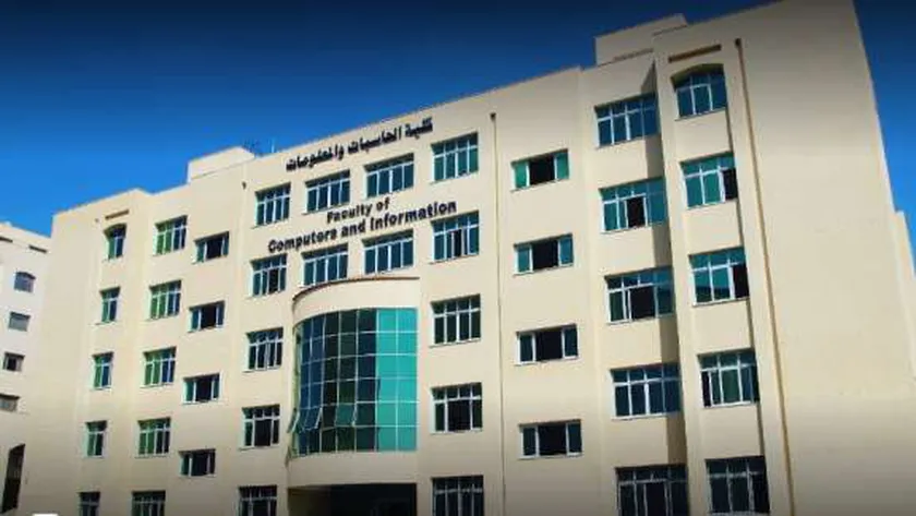 ما هي تخصصات كلية حاسبات ومعلومات