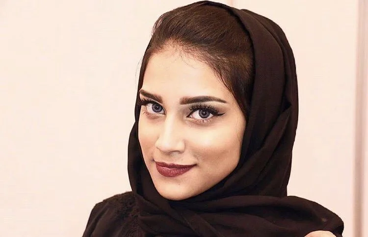 ما هي جنسية خديجة اشرف الحقيقية وكم عمرها