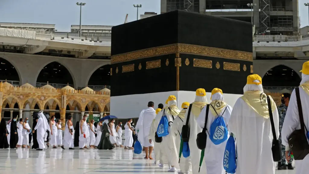 من الذي نادى الناس إلى حج بيت الله