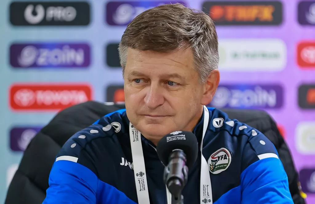 من هو مدرب منتخب اليمن في كأس الخليج