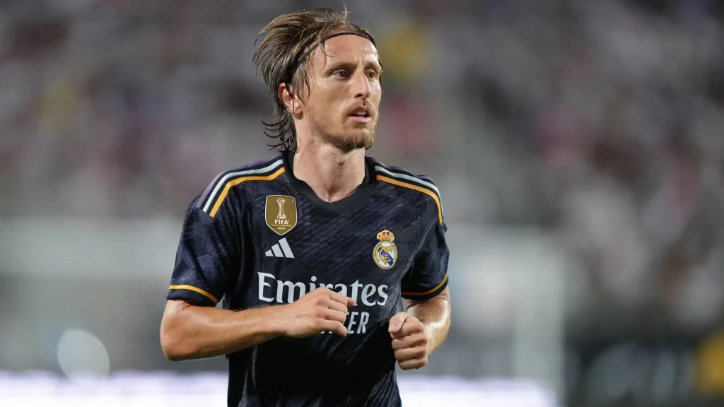 مودريتش يعوض نيفيز في الهلال