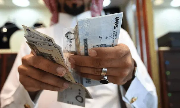 متى ينزل الراتب