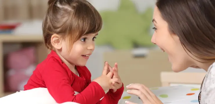 السن الطبيعي للكلام عند الأطفال