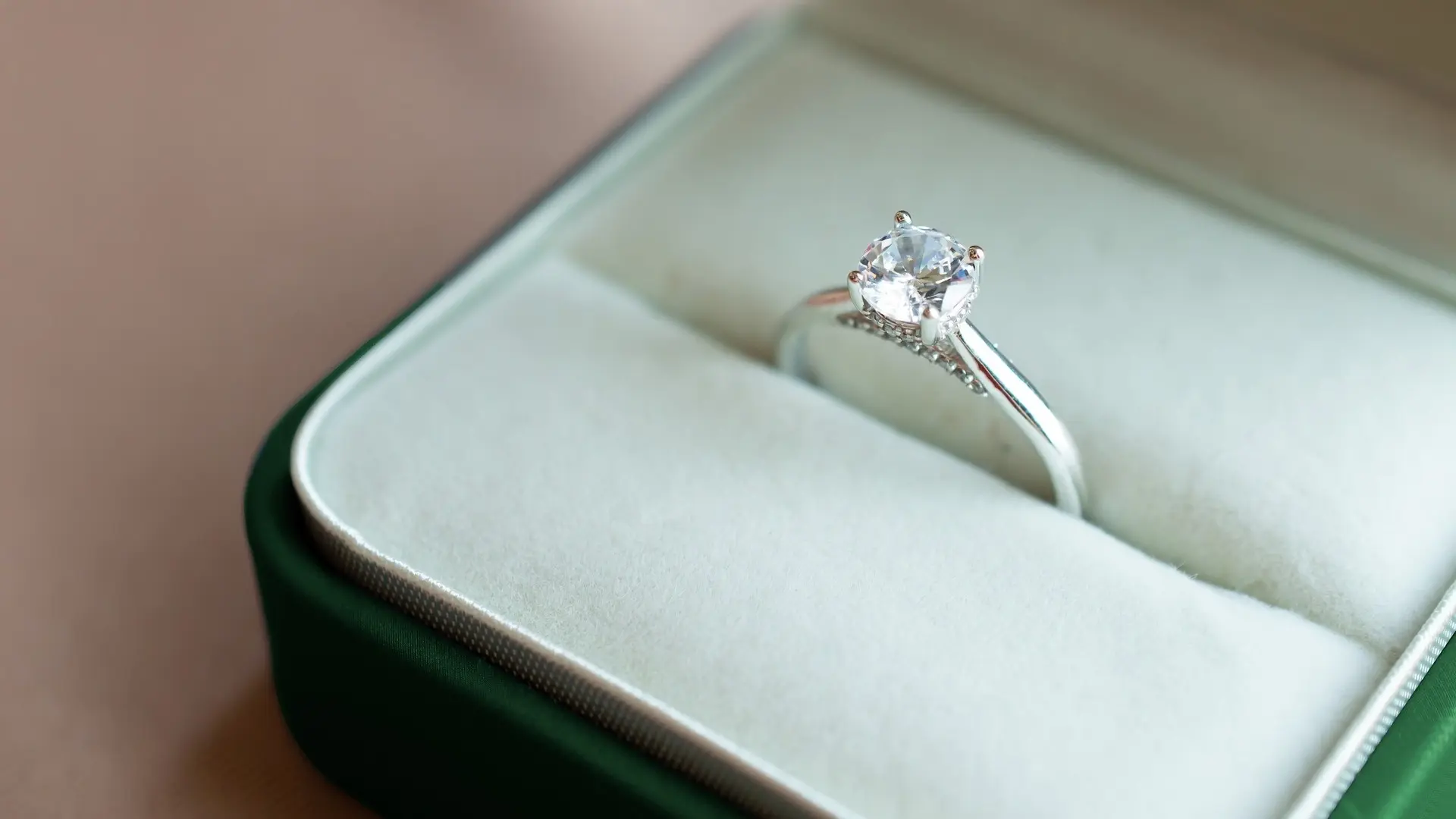 الفرق بين السوليتير والألماس