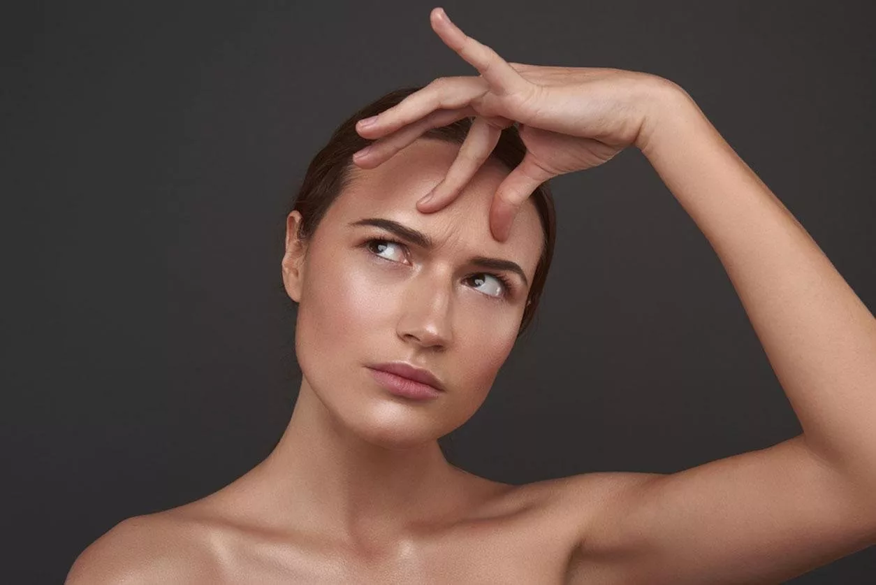 تجربتي مع إزالة تجاعيد بين الحاجبين في المنزل