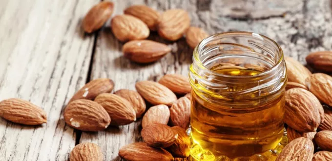 تجربتي مع زيت اللوز المر للوجه تفتيح وتنعيم