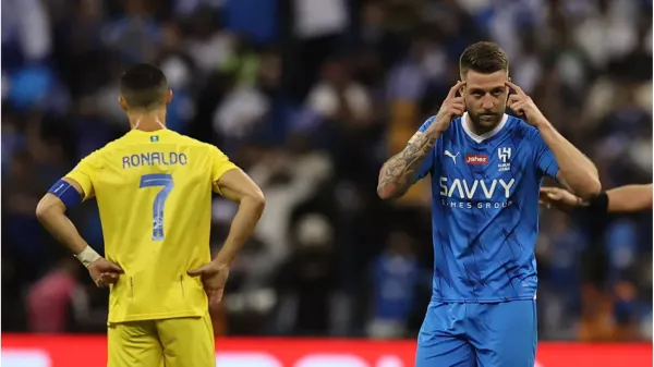 تصرف مستفز من المعيوف يثير غضب جمهور الهلال