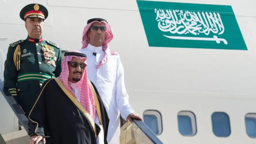شاهد صور طائرة الملك سلمان بن عبدالعزيز من الداخل