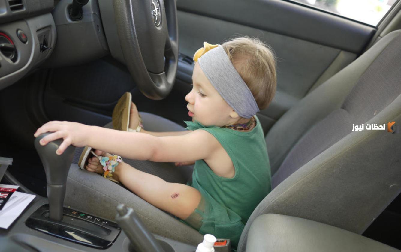 هل ركوب الطفل في المقعد الأمامي مخالفة؟ وكم قيمة مخالفة جلوس الطفل في المقعد الأمامي للسيارة في السعودية 2025