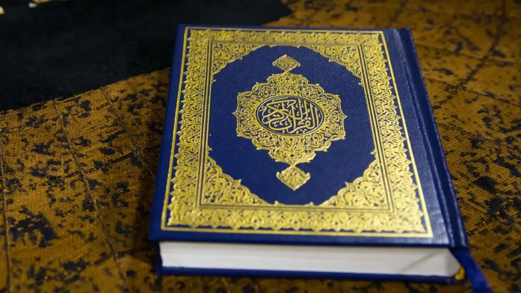 ما الفرق بين القران والحديث القدسي