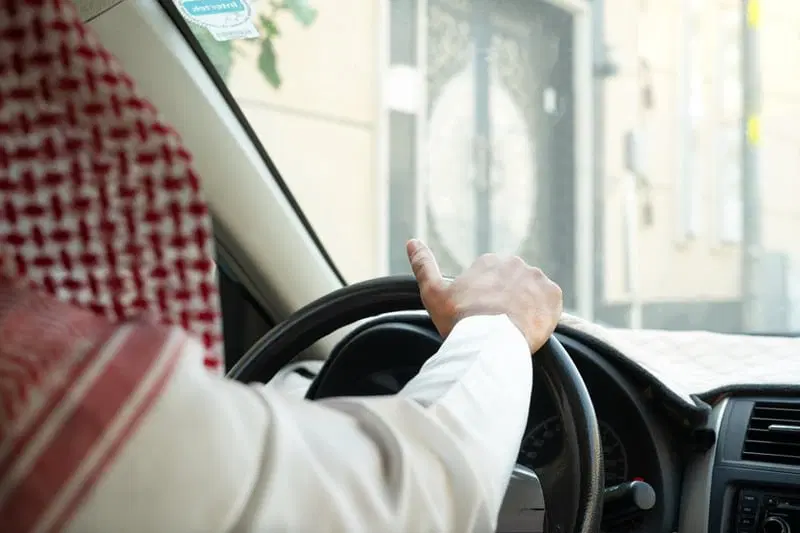 ما هي طريقة نقل كفالة سائق خاص من فرد إلى فرد وما هي شروط نقلها