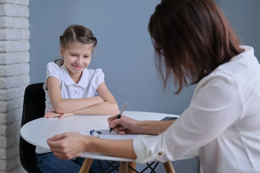 مراحل تطور النطق عند الأطفال بالعمر