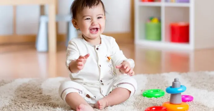 نمو الطفل بعمر 8 أشهر