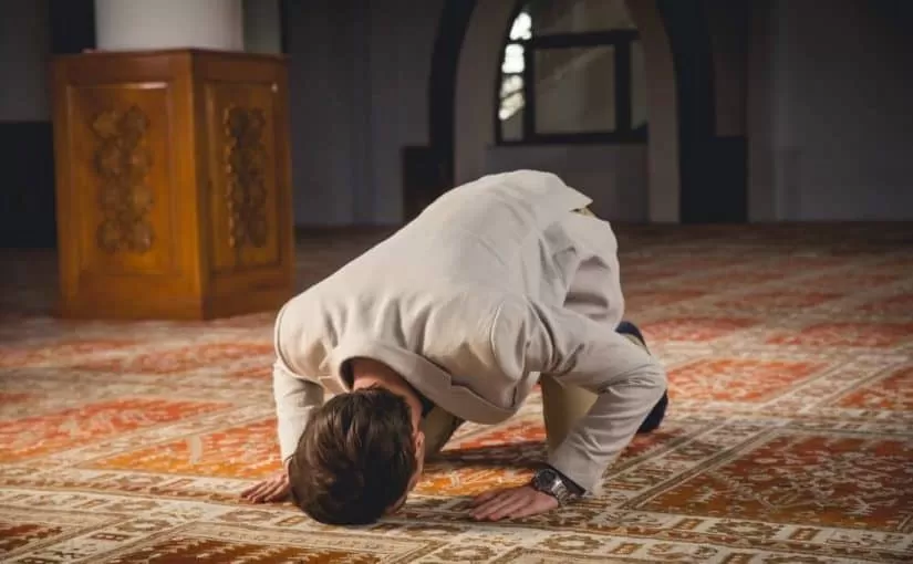 إذا أراد المصلي أن يصلي فماذا يفعل