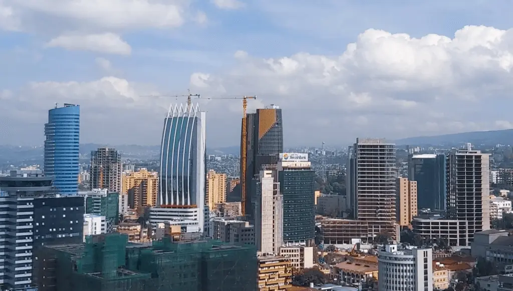 ما عاصمة إثيوبيا وكم عدد سكانها؟